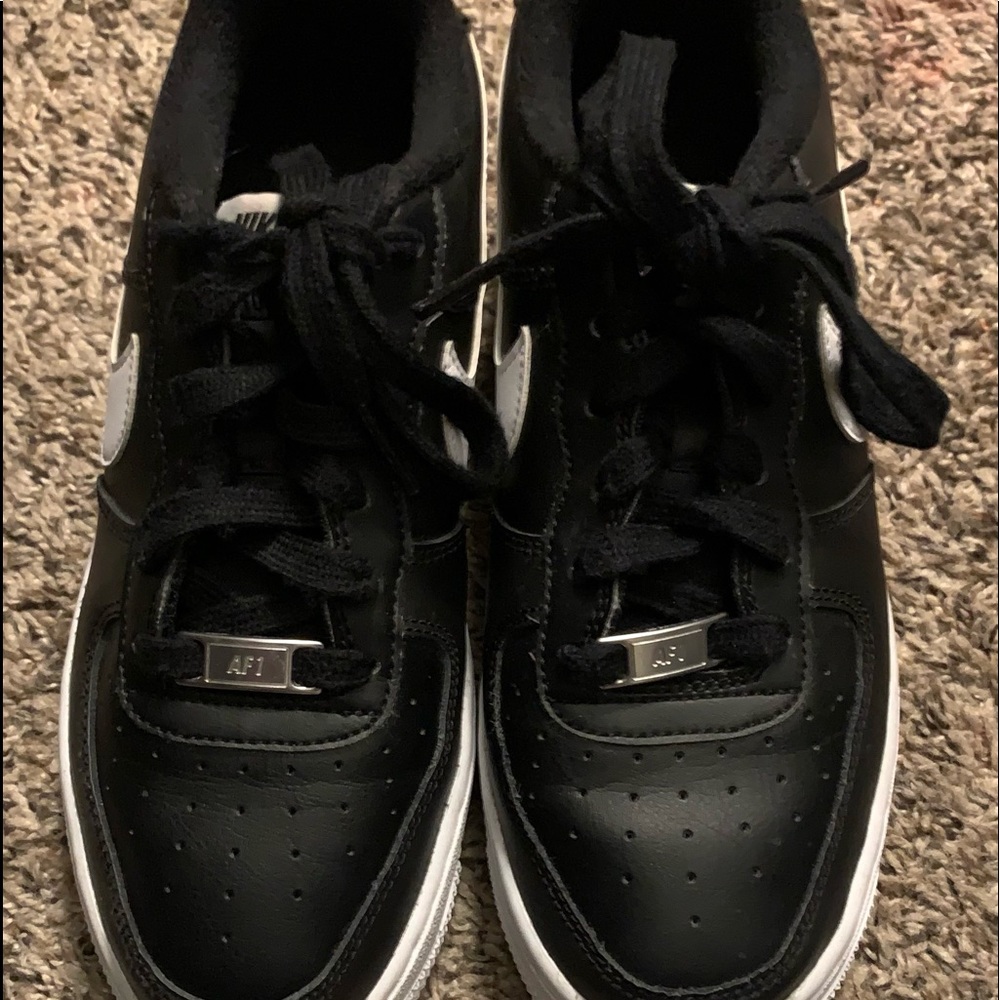 BLACK AND WHITE NIKE AIRFORCE 1’S